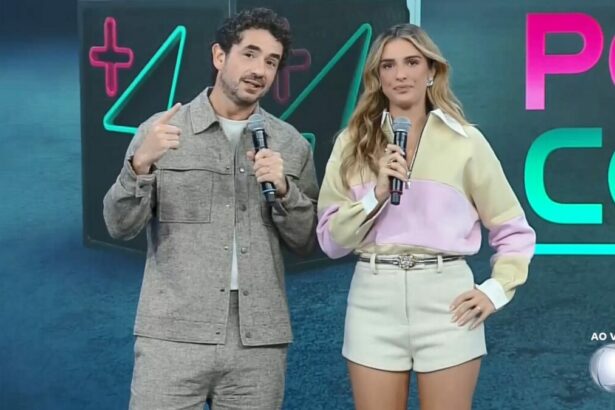 Felipe Andreoli e Rafa Brites no cenário do Quebra Power