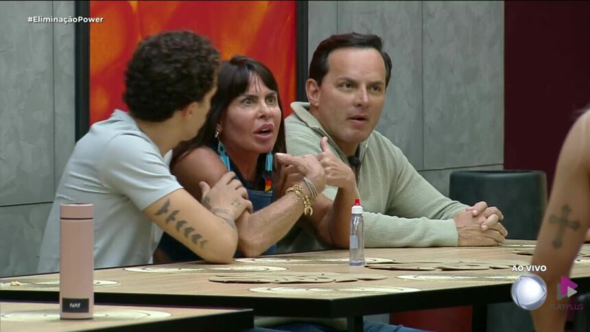 Gretchen sentada ao lado de Esdras na cozinha da Mansão do Power Couple Brasil 7