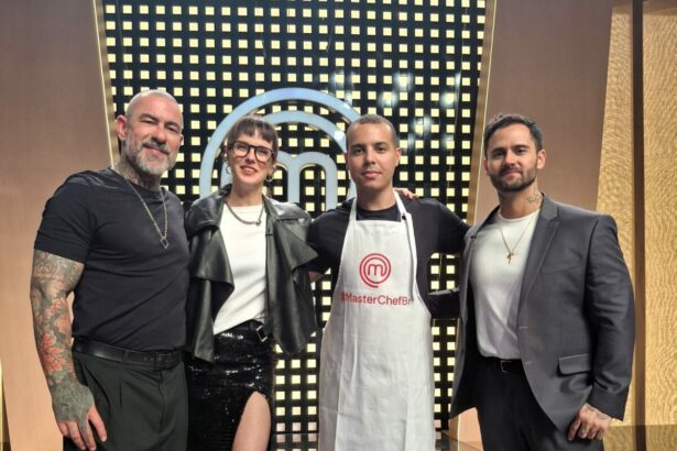 Matheus Canil e os jurados Henrique Fogaça, Helena Rizzo e Diego Lozano na coletiva do master chef