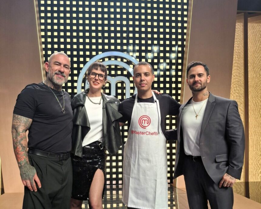 Matheus Canil e os jurados Henrique Fogaça, Helena Rizzo e Diego Lozano na coletiva do master chef