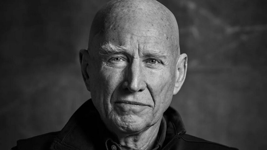 Sebastião Salgado em foto em preto e branco