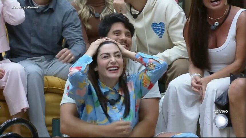 Fran com as mãos na cabeça celebra vitória na Prova dos Casais do Power Couple Brasil 7