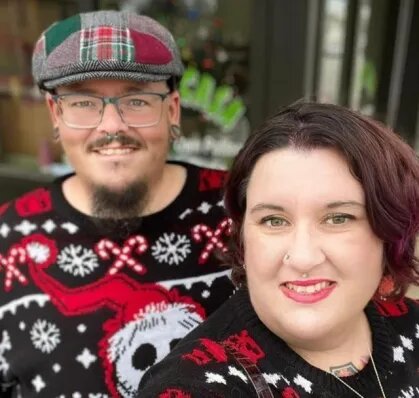 Participante do Quilos Mortais ao lado de Ashlee. Ele está ainda mais magro e com barba