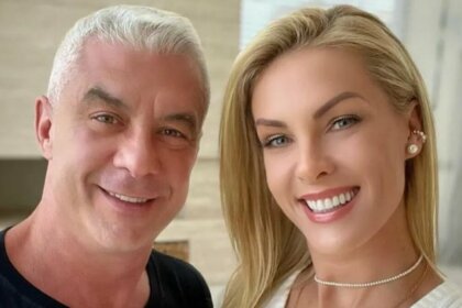 Alexandre Correa e Ana Hickmann, em foto posada juntos e sorridentes