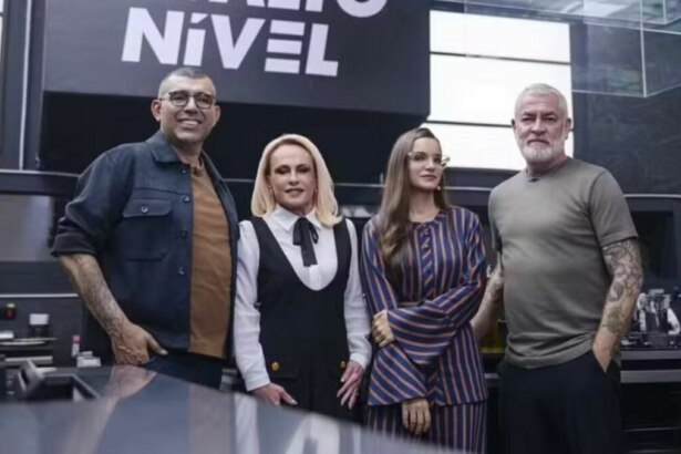 Ana Maria Braga e os jurados Alex Atala, Jefferson Rueda e Renata Vanzetto do reality Chef de Alto Nível