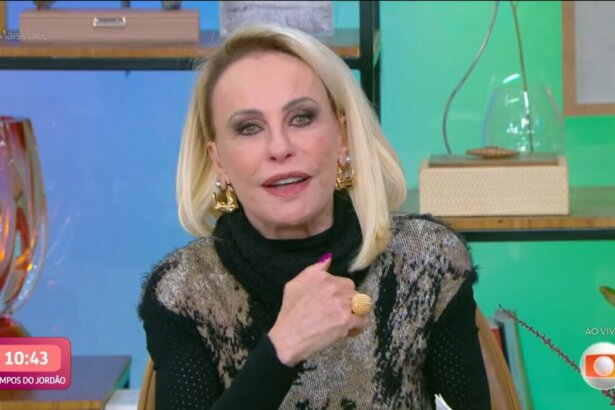 Ana Maria Braga emocionada, com um lenço nas mãos, em seu retorno ao Mais Você