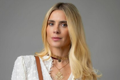 Carolina Dieckmann, com um visual ainda mais loiro, para Vale Tudo