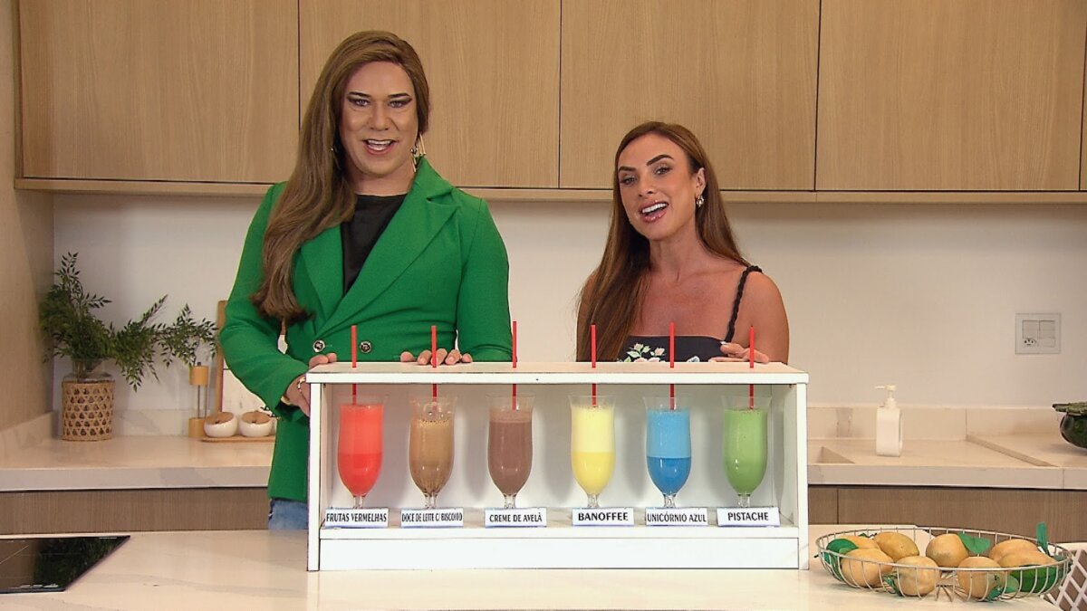 Nicole Bahls e Nick Bohlas na cozinha de uma casa