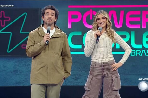 Felipe Andreoli e Rafa Brites no palco do Power Couple Brasil 7