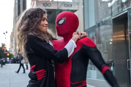 Casal protagonista em trecho do filme Homem-Aranha: Longe de Casa