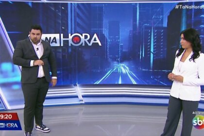 Macedão da Chinelada e Daniele Brandi no cenário do Tá na Hora