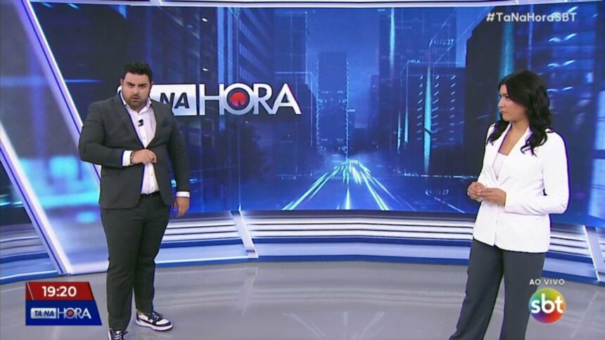 Macedão da Chinelada e Daniele Brandi no cenário do Tá na Hora