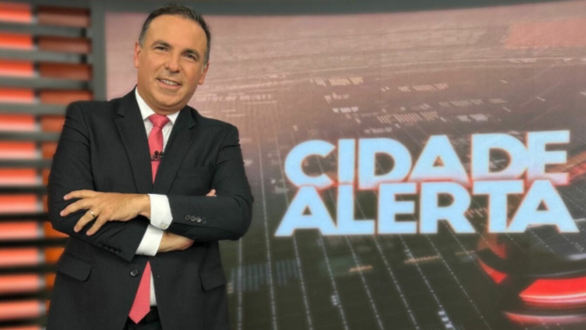 Reinaldo Gottino em foto posada no cenário do Cidade Alerta