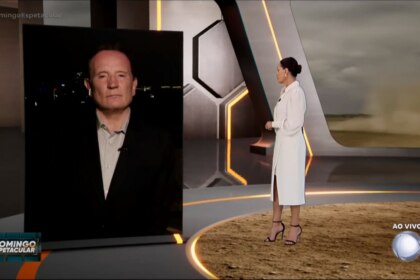 Roberto Cabrini direto de Israel conversando com Carolina Ferraz pelo telão do Domingo Espetacular