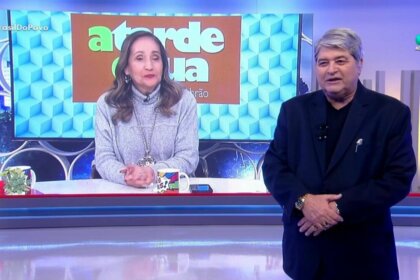 Sonia Abrão participando via telão, como comentarista, na estreia do Brasil do Povo com Datena na RedeTV!