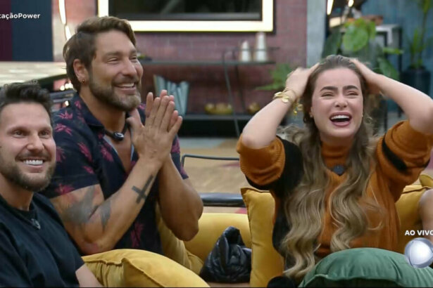 Victor com as mãos unidas e Rayanne leva a mão a cabeça em comemoração na vitória da Prova dos Casais do Power Couple Brasil 7
