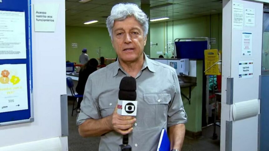 Caco Barcellos, segurando o microfone da Globo, em trecho do Profissão Repórter