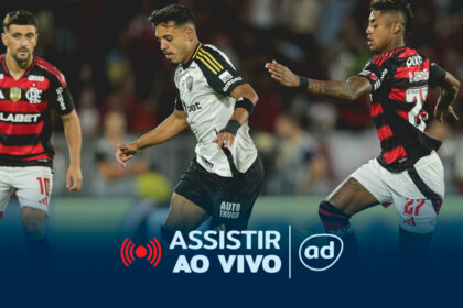 Jogadores em campo na arte onde assistir ao jogo Flamengo x Atlético pela Copa do Brasil