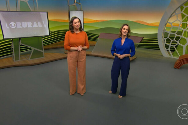 Hellen Santos veste laranja e marrom ao lado de Helen Martins que veste azul, as duas caminham no cenário do Globo Rural