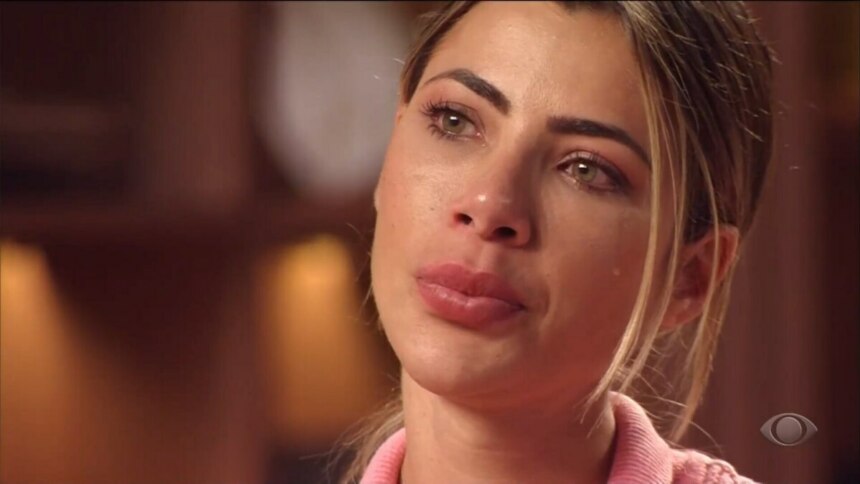 Naiara chorando, em trecho da eliminação no MasterChef