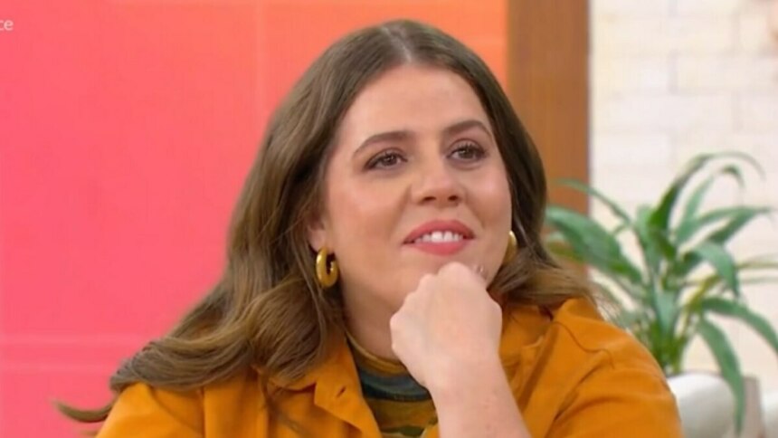 Tati Machado emocionada falando sobre a perda do filho no Mais Você
