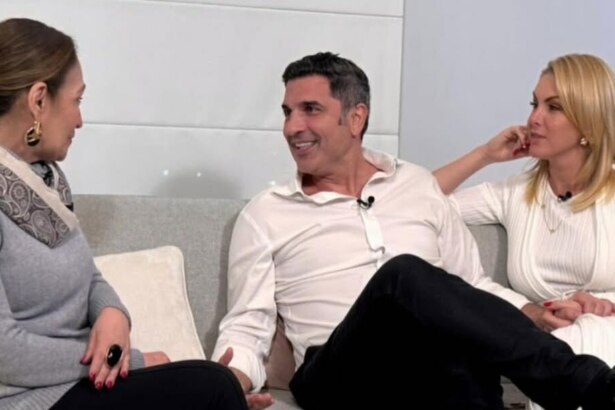 Sonia Abrão olha para Edu Guedes e Ana Hickmann sentados no sofá em entrevista ao A Tarde é Sua na RedeTV!
