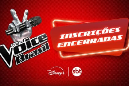 Logo do the voice brasil informando as inscrições encerradas ao lado do logo do sbt e disney+