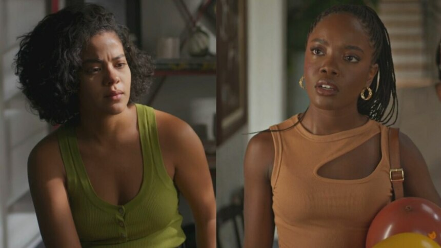 A imagem é uma montagem de duas fotos. Na foto da esquerda, a atriz Bella Campos aparece com uma expressão séria e concentrada. Ela veste uma blusa regata verde musgo. Na foto da direita, a atriz Clara Moneke está olhando para o lado, com a boca semiaberta, usando uma regata laranja e brincos grandes. Ambas estão em um ambiente interno. A foto de Bella Campos é da novela "Vale Tudo", enquanto a de Clara Moneke é da novela "Dona de Mim".