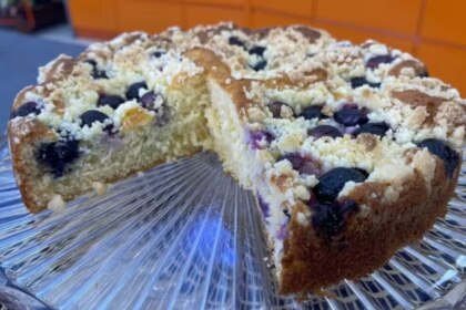 Cuca de uva, em trecho de receita ensinada no Mais Você