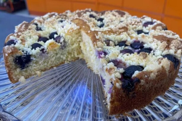 Cuca de uva, em trecho de receita ensinada no Mais Você