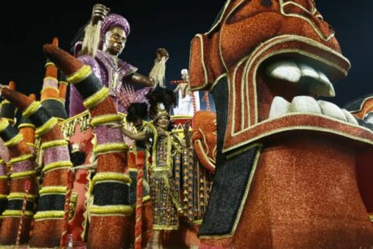 Pérola Negra em trecho do desfile no grupo de acesso do Carnaval 2025 em São Paulo