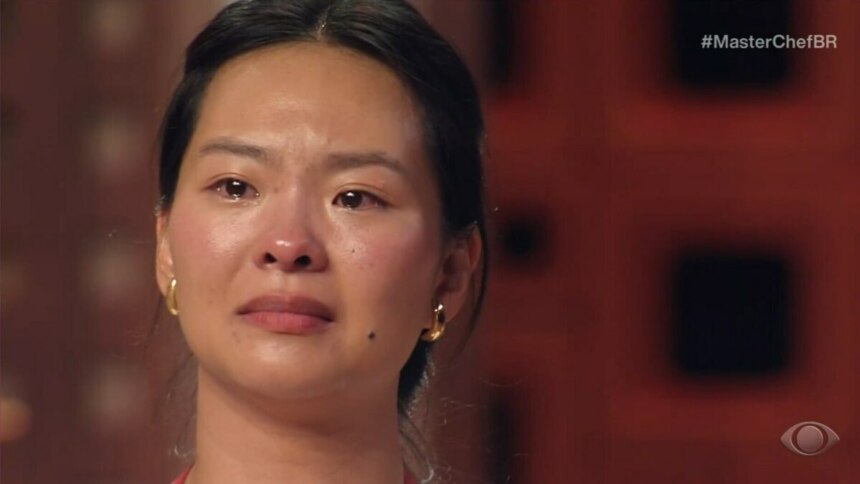 Teresa chorando ao ser eliminada do MasterChef