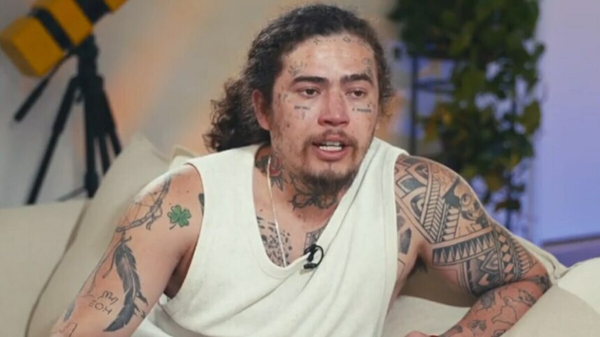 Whindersson Nunes, com um semblante um pouco abatido, em trecho de entrevista ao Fantástico