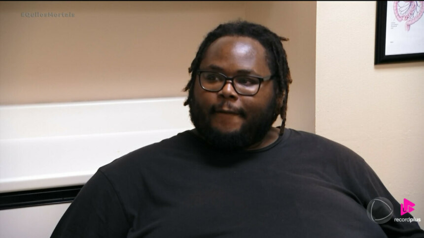 Travis do Quilos Mortais em consulta médica, após perder 109 kg, exibindo transformação e rotina saudável