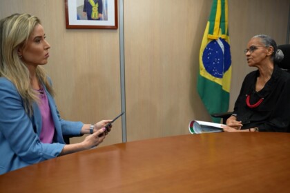 Camila Morais entrevistando Marina Silva no Aparecida Debate