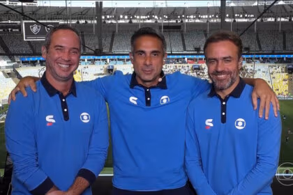 Caio Ribeiro, Gustavo Villani e Roger Flores em trecho de transmissão da TV Globo direto do Maracanã