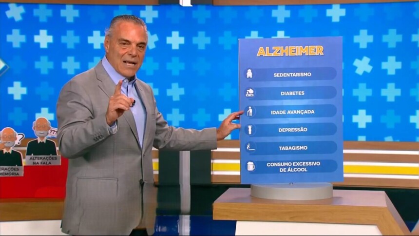 Dr. Antônio Sproesser aponta para quadro com sintomas de Alzheimer no cenário do Hoje em Dia