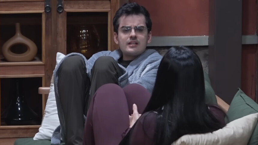 Dudu Camargo, em conversa com Tamires, na área externa de A Fazenda