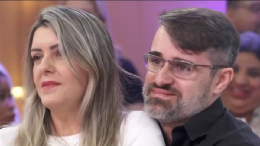Guilherme e Cris, casal, após pedido de casamento no Encontro