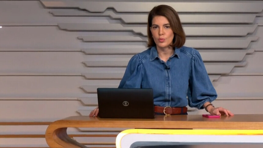 Mariana Gross em pé na bancada do Bom Dia Brasil