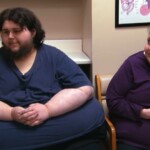 Thommy e sua namorada sentados em uma consulta com o Dr. Now
