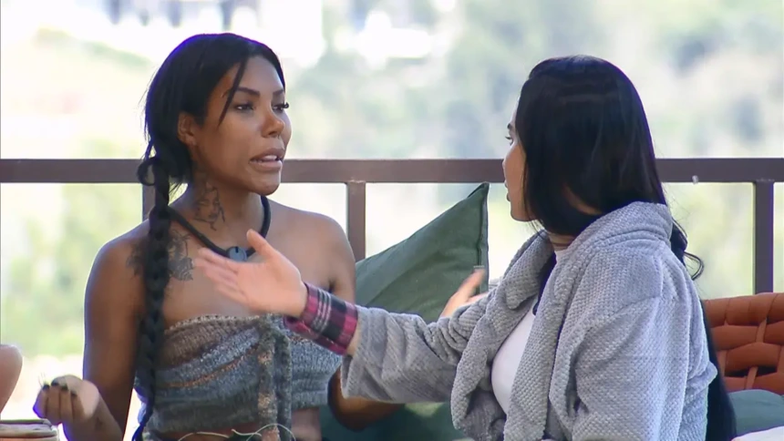 Carol abre os braços para Tàmires enquanto a briga rola solta em A Fazenda 17