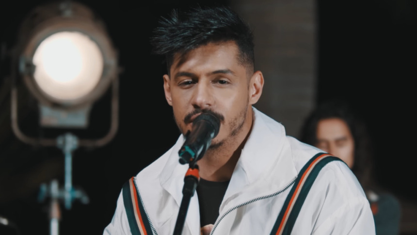 Rapper Hungria cantando em trecho de clipe