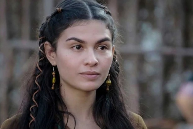 Allana Lopes, vivendo Bila em trecho da novela Gênesis