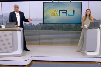 Flavio Fachel e Silvana Ramiro no centro do cenário do Bom Dia RJ