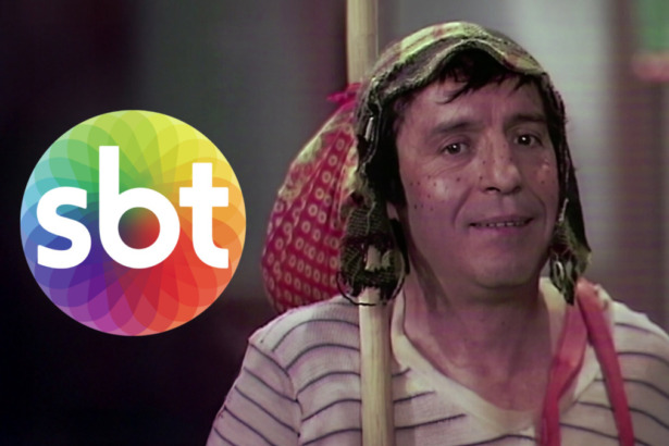 Logo do SBT ao lado de Chaves que está sorrindo