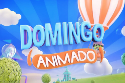 Logo do programa Domingo Animado com balões e céu azul