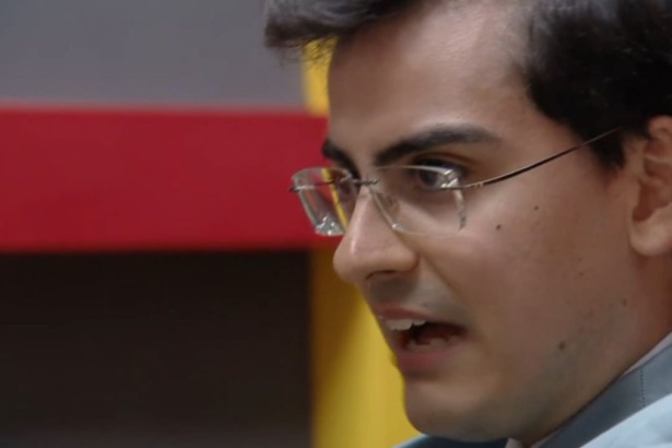 Dudu Camargo na despensa de A Fazenda