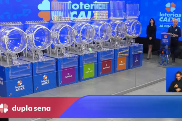 Bolas da Dupla Sena pronta pare descerem no globo do sorteio