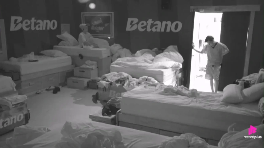 Gaby dorme ao lado de Carol no quarto de A Fazenda 17